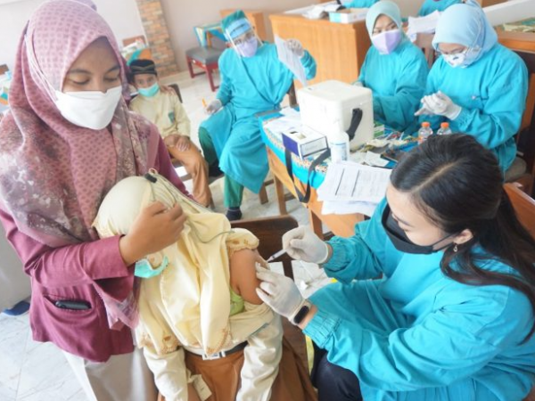 Vaksin Anak Perdana di Kabupaten Malang